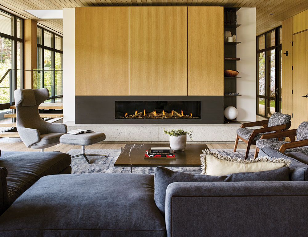 Regency – New York View 72 Gas Fireplace With Sofa